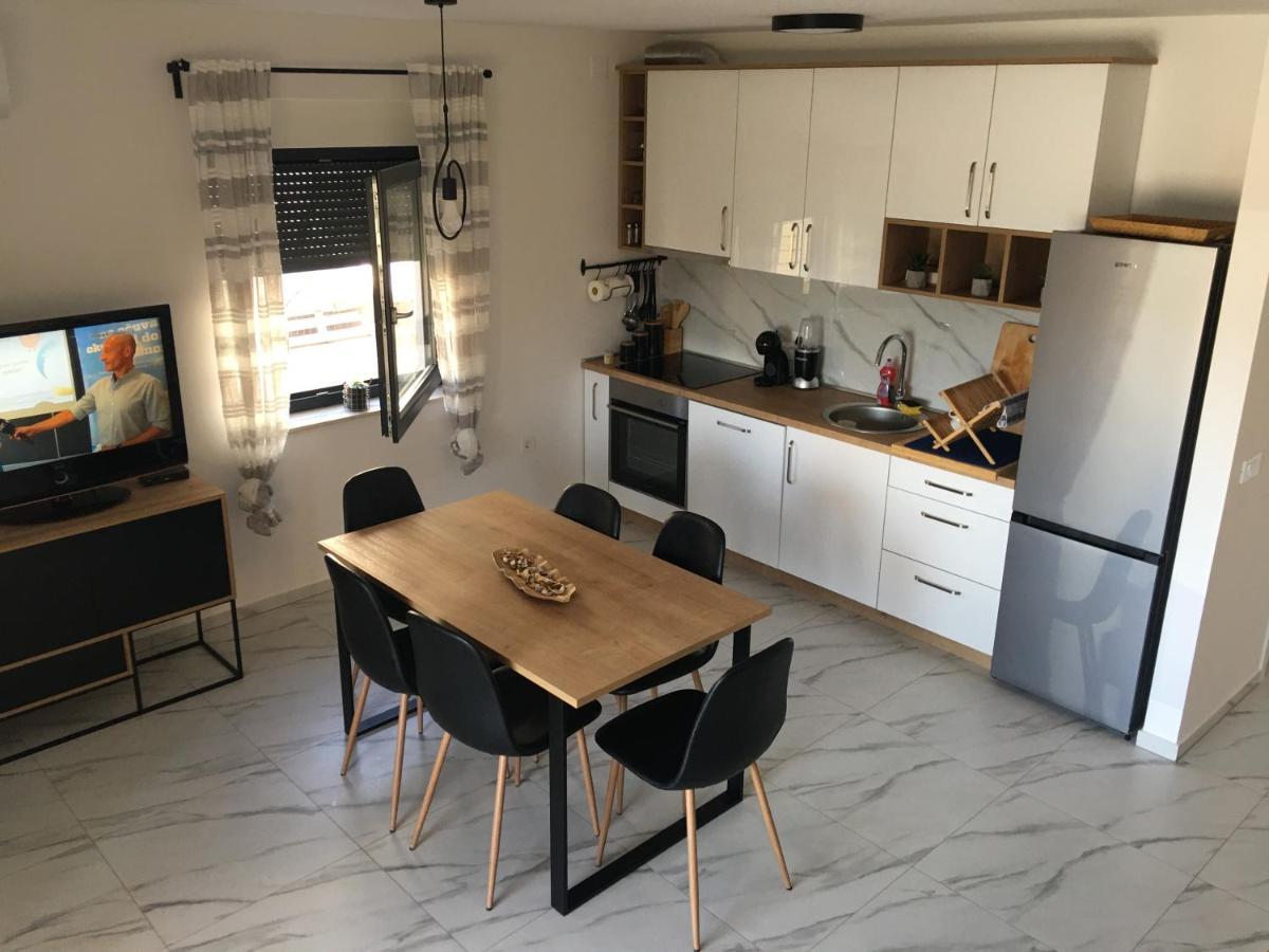 Apartmani Zlata Sveti Filip i Jakov Exterior foto